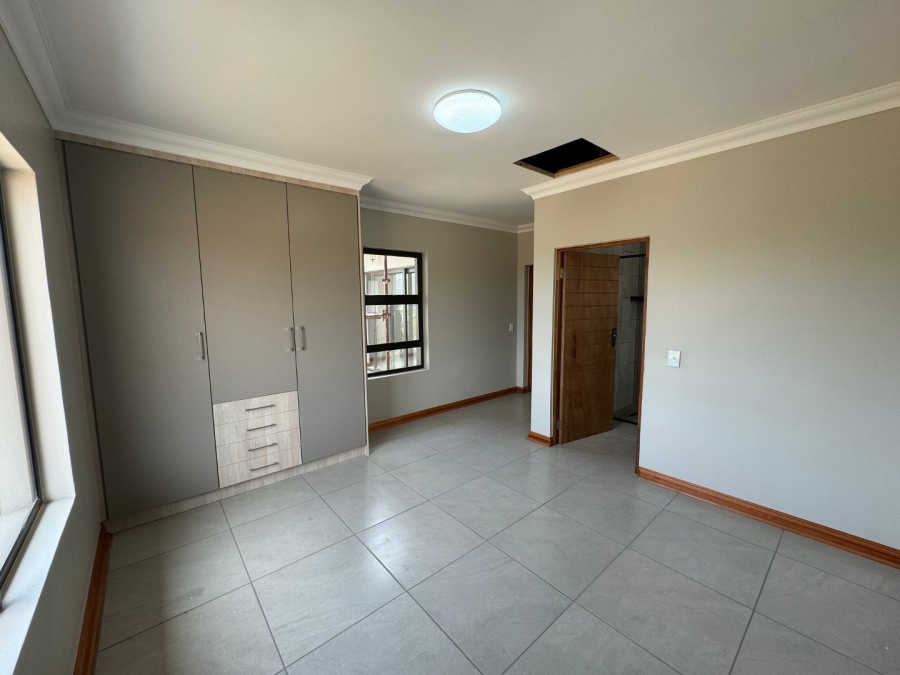 4 Bedroom Property for Sale in Xanadu North West